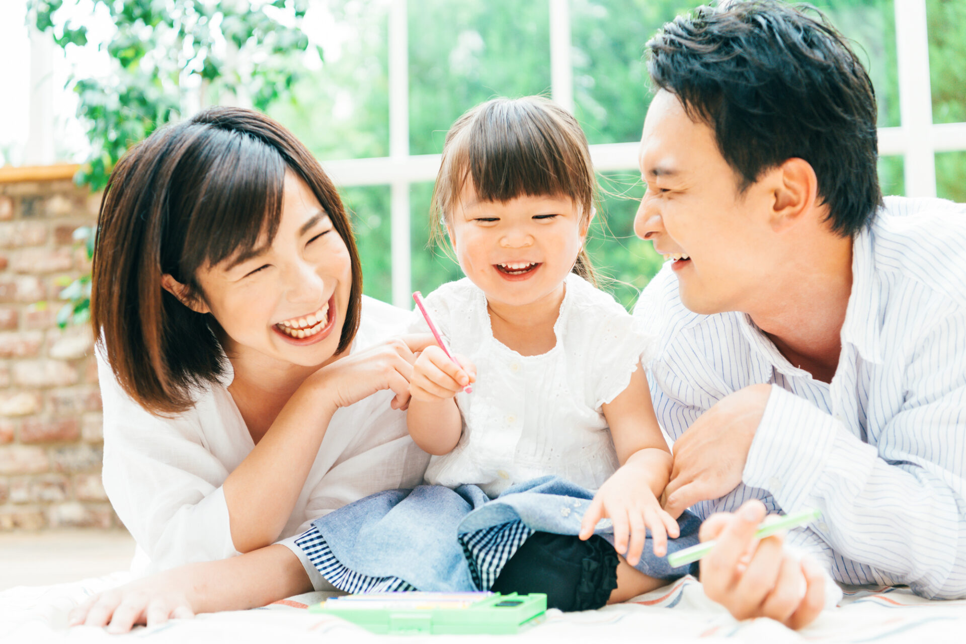 幸せな子育て世代のファミリー